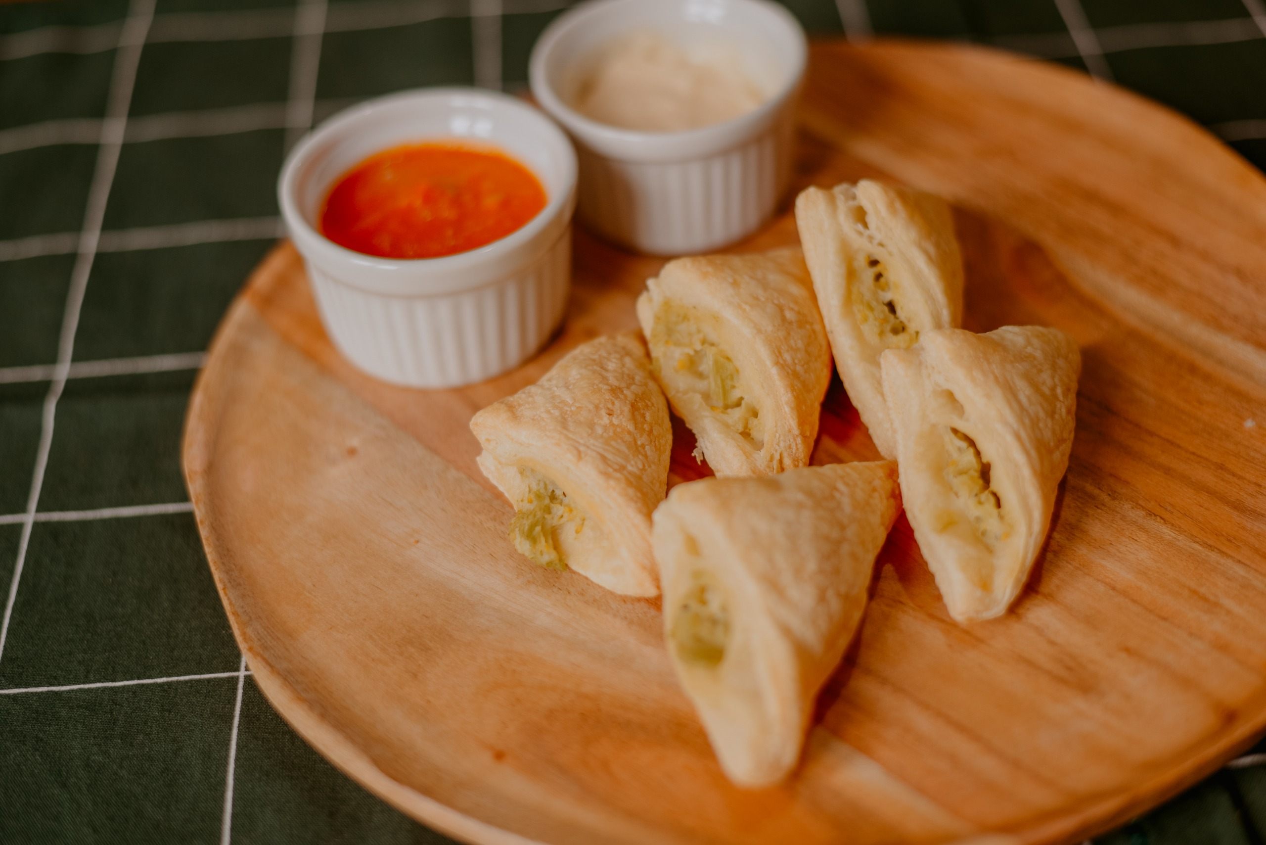 Mini pastel folhado assado